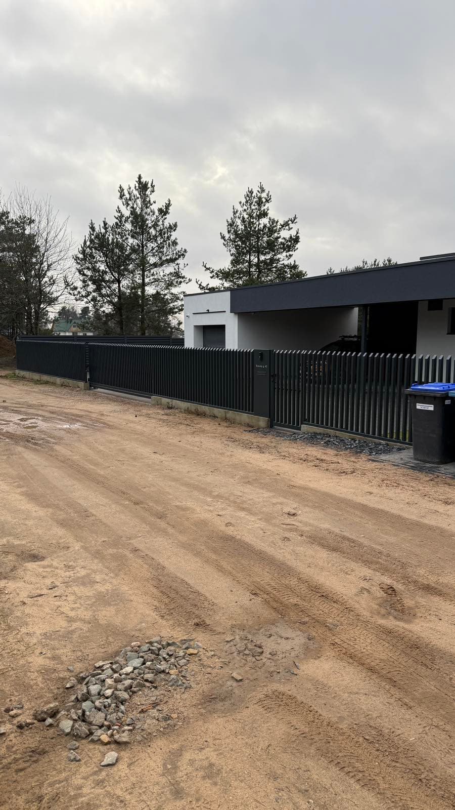 metalinė tvora – pilka