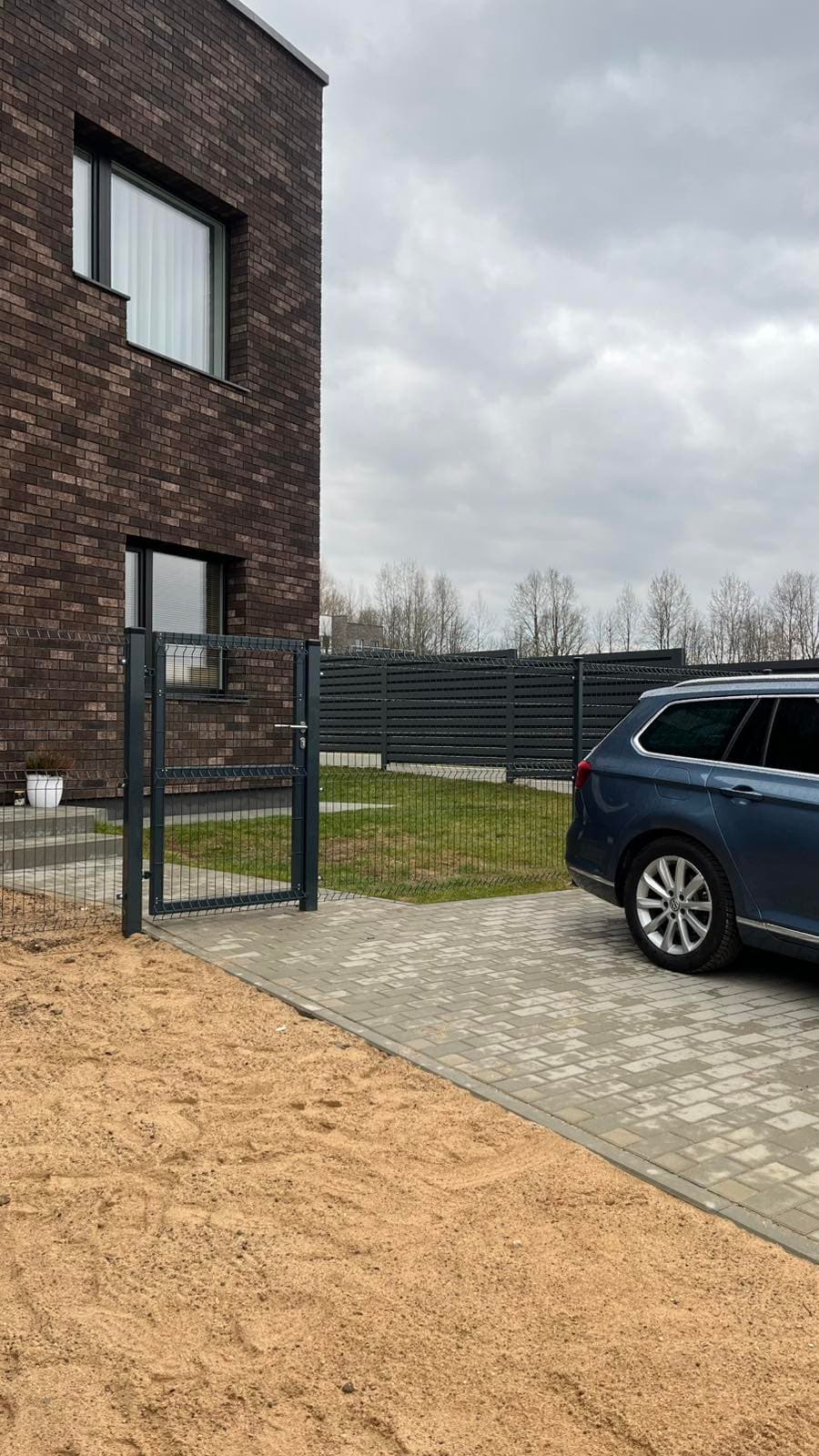 segmentinė tvora – pilka