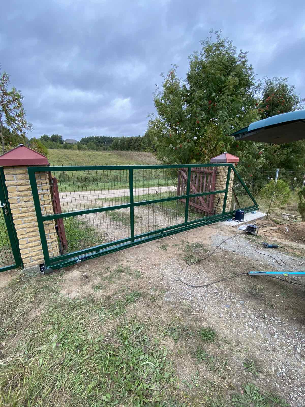 segmentinė tvora – žalia